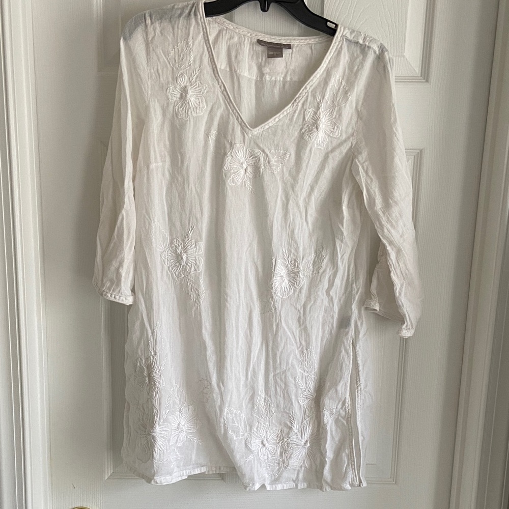 Peppermint White 3/4 Sleeve Buttoned Tunic